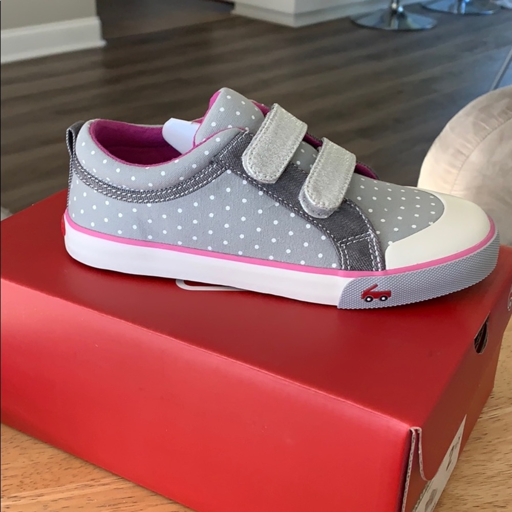 NEW See Kai Run sneakers Gray Dots pink 2 1/2 Y
